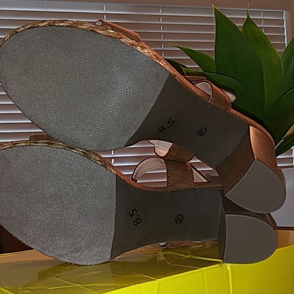 Liz Claiborne Heel's - Picture 5 of 8